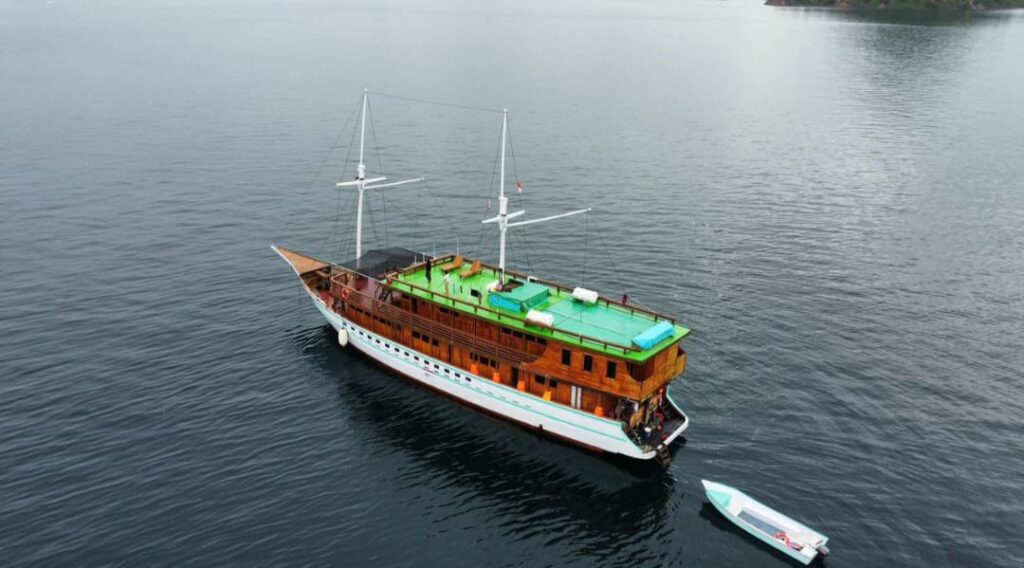 Komodo Island Tour from Lombok 4 Days 3 Nights